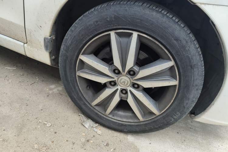 Used CHANGAN Eado 2015 1.6L Manual Luxury Model China IV Standard Right Front Wheel Hub