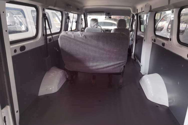 Used Wuling Yangguang 2025 Model 400km Bus Edition—Comfort Edition
