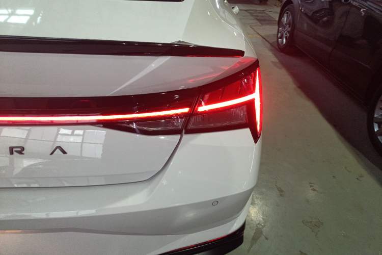 Used Hyundai Elantra 2022 1.5L CVT 20th Anniversary Edition
