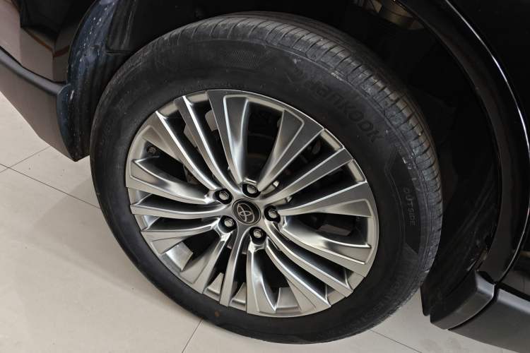 Used Toyota Harrier 2022 2.0L CVT Two-Wheel Drive Deluxe Edition
