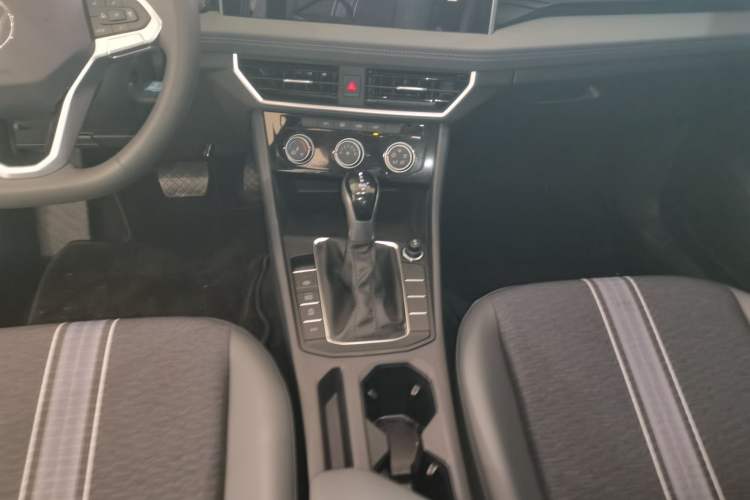 Used Volkswagen Sagitar 2025 300TSI DSG Flyover Edition Gear Lever