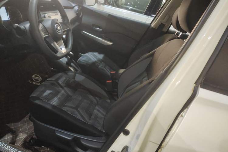 Used Nissan Kicks 2020 1.5L XL CVT Cool Enjoyment Edition Left Front Seat