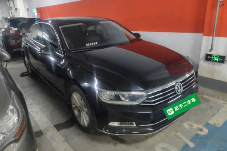 Used Volkswagen Magotan 2019 330TSI DSG Leading Model China VI Standard Front Right 45 Deg
