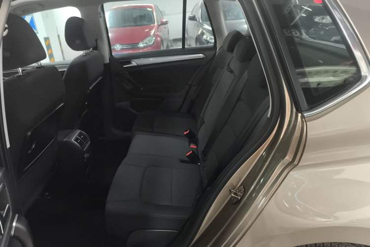 Used Volkswagen Golf Sportsvan 2016 230TSI Manual Entry-Level Trim
