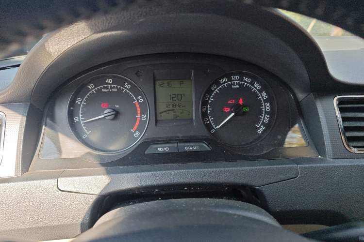 Used Skoda Rapid 2013 1.6L Automatic Smart Selection Model