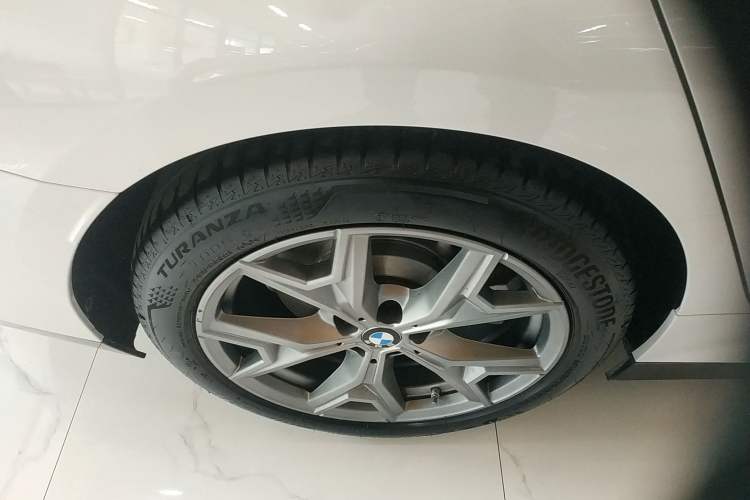 Used BMW i3 2025 eDrive 35 L Right Rear Wheel Hub