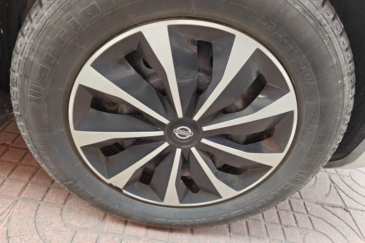 Used Nissan Livina 2010 Jingyue Edition 1.6L Manual All-Around Model
