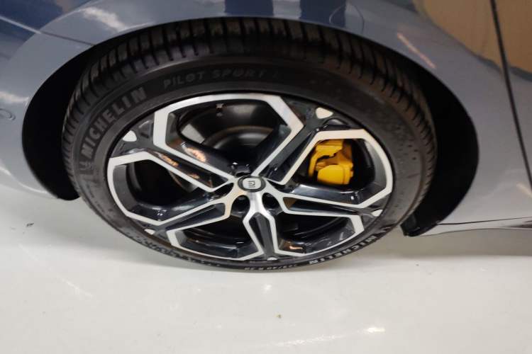 Used Xiaomi Auto SU7 2024 Four-Wheel Drive Ultra-Long Range Advanced Intelligent Driving Max Edition