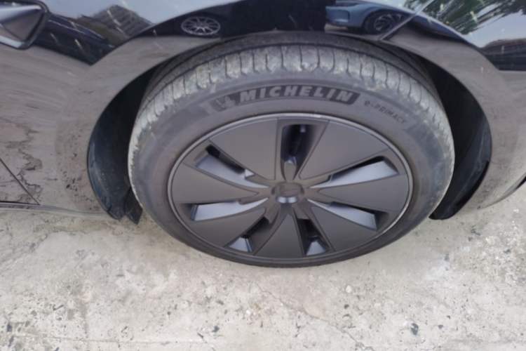 Used Tesla Model 3 2023 Long-Range All-Wheel-Drive Version Right Front Wheel Hub