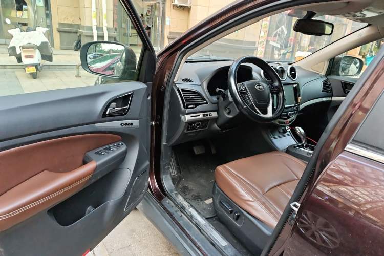 Used BYD S7 2015 2.0T Upgraded Automatic Flagship Version
