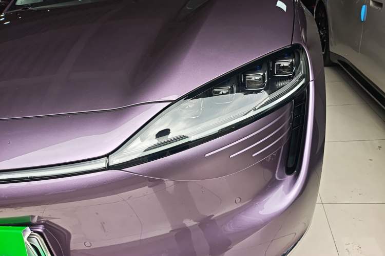 Used Hima Luxeed R7 2024 All-Electric 736 km Ultra Left Front Headlight