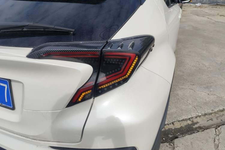 Used Toyota C-HR 2018 2.0L Luxury Edition China VI Standard Exterior 3