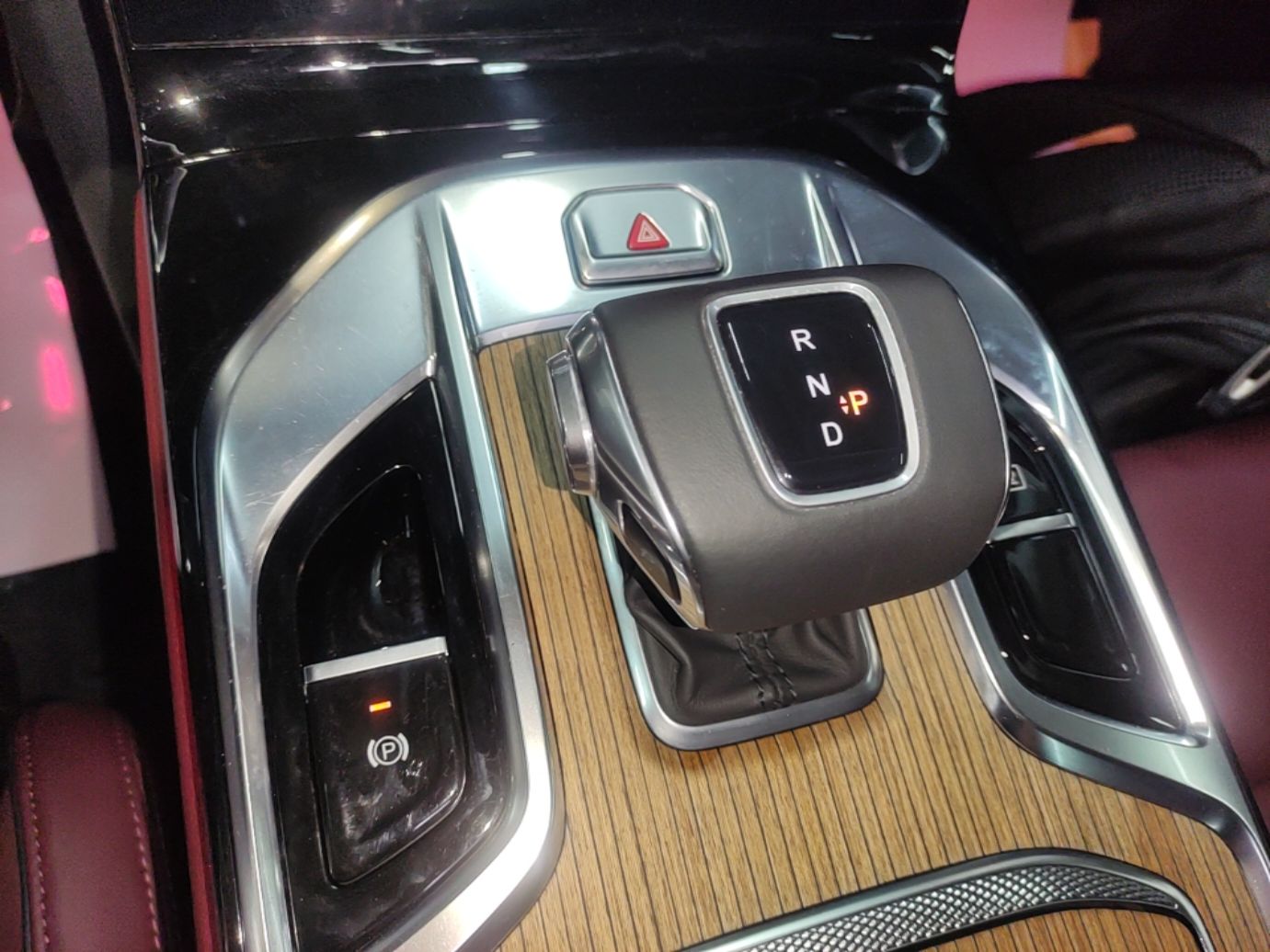 Hongqi E-HS9 2022 690 km Range Flagship Edition Six Seats — снимка 16