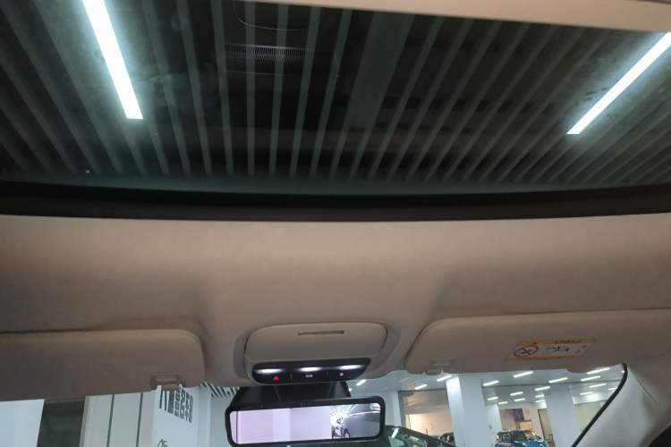 Used XPeng X9 2025 740 Ultra-Long Range Max Headliner