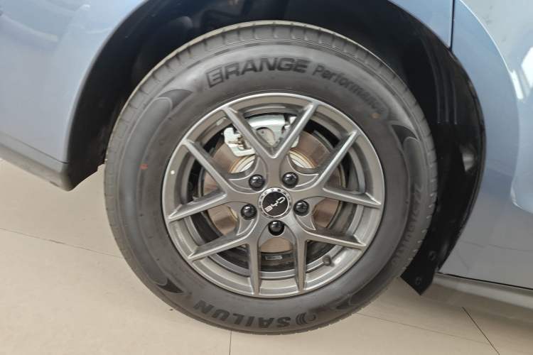 Used BYD Seal 06 New Energy 2025 DM-i Smart Drive 80KM Luxury Model Right Rear Wheel Hub