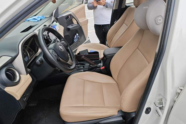 Used Toyota RAV4 2015 2.0L CVT Two-Wheel Drive Urban Edition Left Front Seat