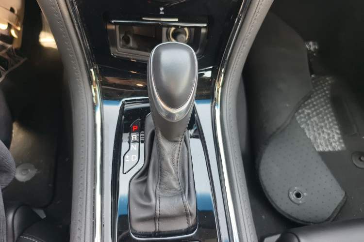 Used Cadillac ATS-L 2017 28T Tech Edition Gear Lever