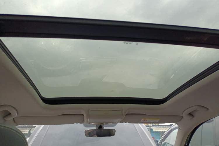 Used Volkswagen Tiguan L 2019 Revised 330TSI Automatic Two-Wheel Drive Smart & Luxury Edition China VI Standard Headliner