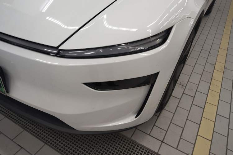 Used Tesla Model Y 2025 Long-Range All-Wheel-Drive Version