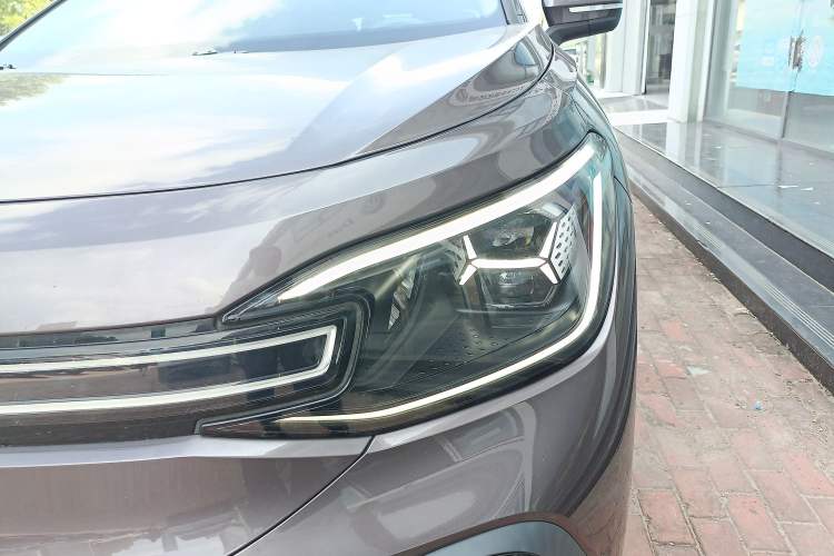 Used Volkswagen ID.6 CROZZ 2022 Long-Range PRO Edition Left Front Headlight