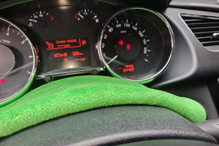 Used Peugeot 3008 2013 2.0L Automatic Trend Edition Odometer Close Up