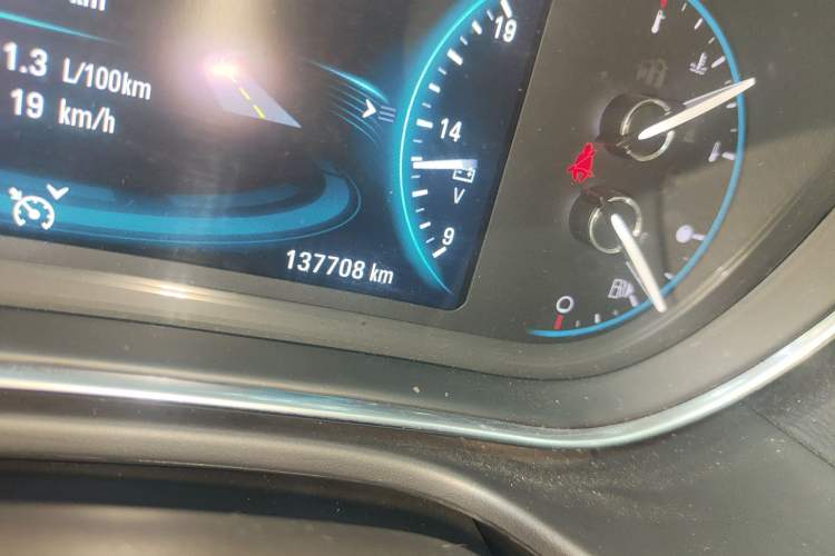 Used Buick Regal 2015 1.6T Elite Tech Model Odometer Close Up