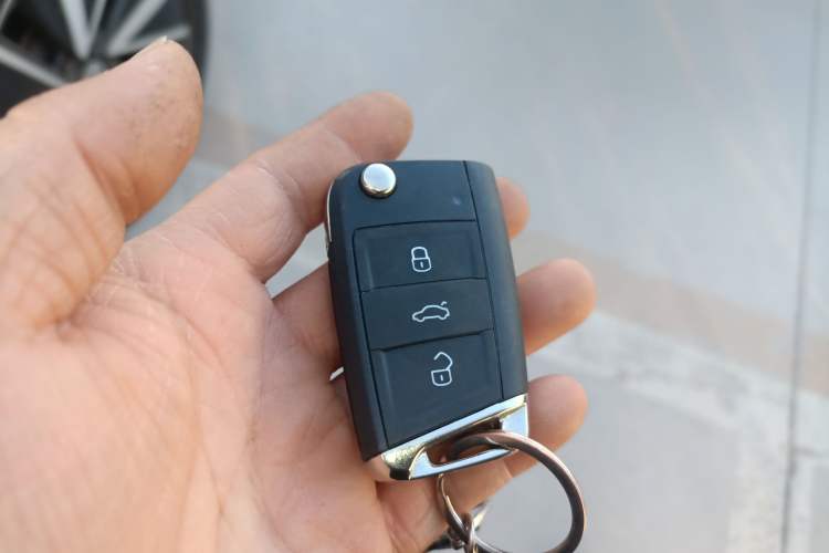 Used Volkswagen Tharu 2023 300TSI Two-Wheel-Drive Moonlight Edition
