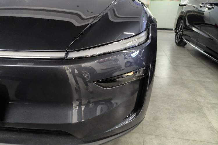 Used Tesla Model Y 2025 Long-Range All-Wheel Drive First Edition