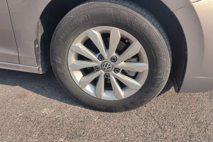 Used Volkswagen Bora 2020 1.5L Automatic Fashion Edition Right Front Wheel Hub