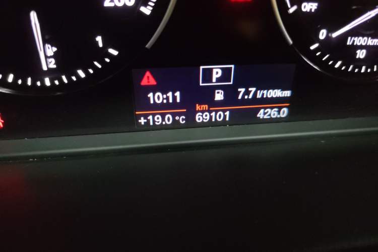 Used BMW X2 2019 sDrive25i Leading Edition M Sport Package China VI Odometer Close Up