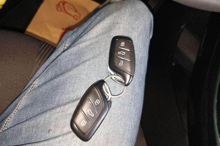 Used Roewe i5 2021 1.5L CVT Platinum Edition
