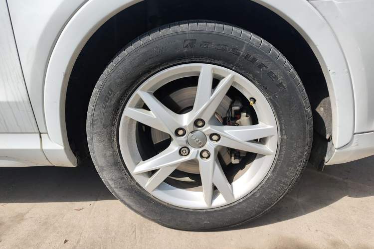 Used Audi Q3 2017 35 TFSI Fashion Model Right Front Wheel Hub