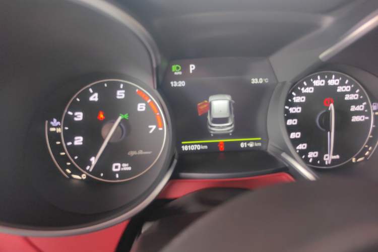 Used Alfa Romeo Stelvio 2017 2.0T 200HP Luxury Edition Odometer Close Up