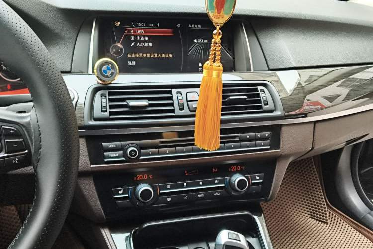 Used BMW 5 Series 2014 525Li Luxury Design Package Audio And AC Panel