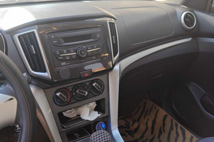 Used Venucia T70 2016 1.6L Manual Ruixing Edition Audio And AC Panel