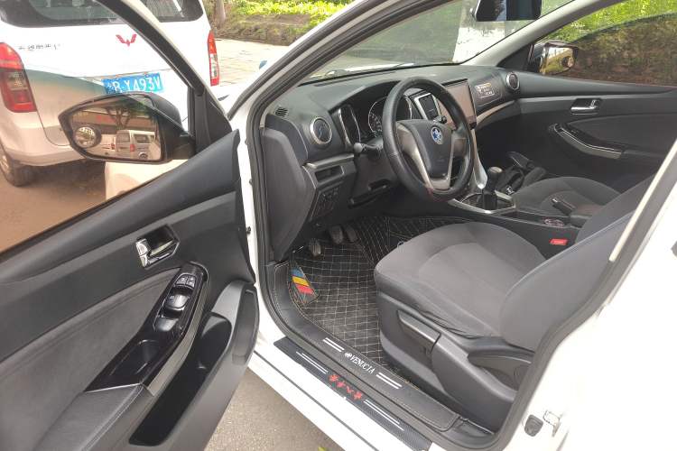 Used Venucia T70 2016 1.6L Manual Ruixing Edition
