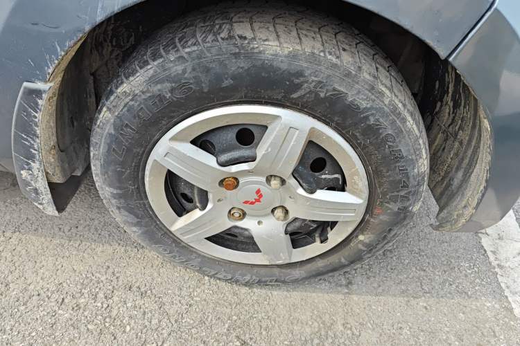 Used Wuling Hongguang 2013 1.5L Base Version Right Front Wheel Hub