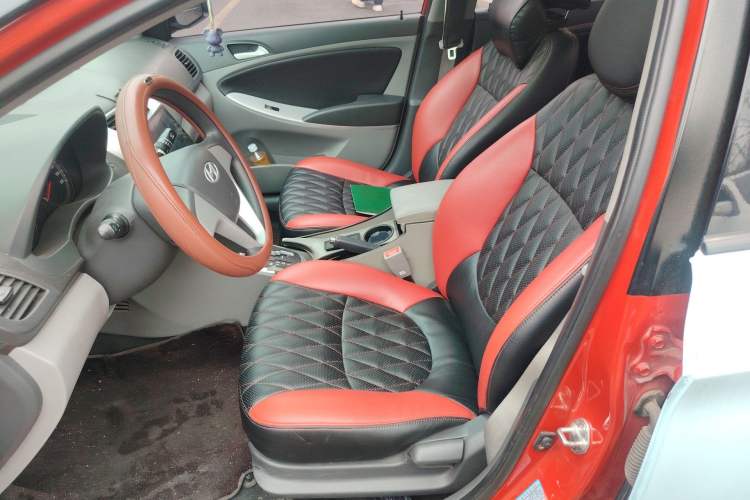 Used Hyundai Verna (older generation) 2010 Sedan 1.4L Automatic Fashionable GT Model Left Front Seat