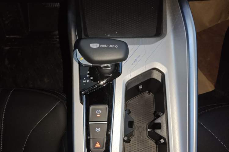 Used Geely Auto Preface 2025 Dongfang Yao 1.5TD Kunlun Edition Gear Lever