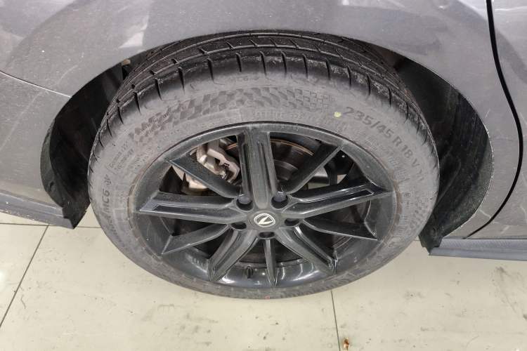 Used Changan UNI-V 2022 1.5T Prestige Version
