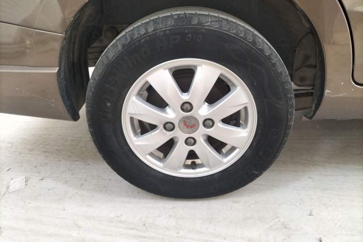 Used Wuling Hongguang 2014 1.5L S Standard Version Right Rear Wheel Hub