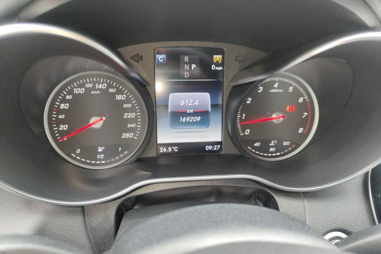 Used Mercedes-Benz C-Class 2018 C 180 L Fashion Model Odometer Close Up