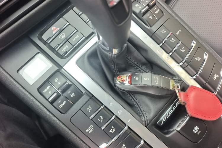 Used Porsche Macan 2020 Macan 2.0T Vehicle Key