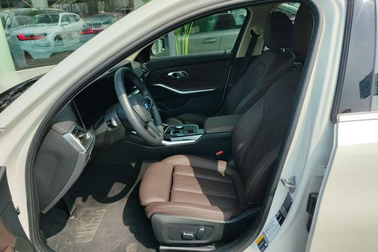 Used BMW i3 2024 eDrive 35 L
