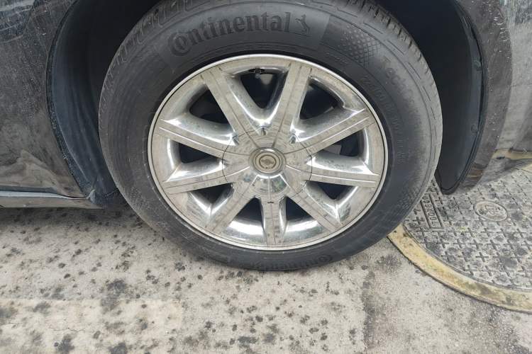 Used Chrysler 300C 2006 5.7L Luxury Navigation Edition Right Front Wheel Hub