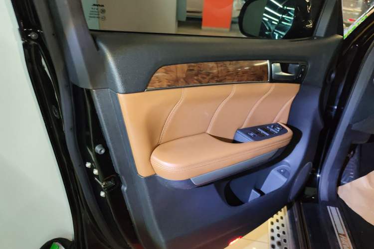 Used Haval H8 2015 2.0T Two-Wheel-Drive Standard Version
