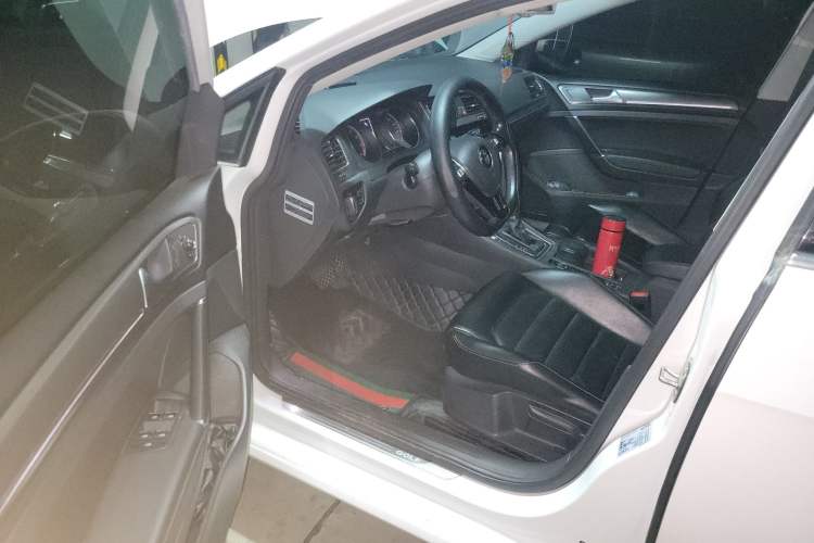 Used Volkswagen Golf 2016 230TSI Automatic Luxury Version
