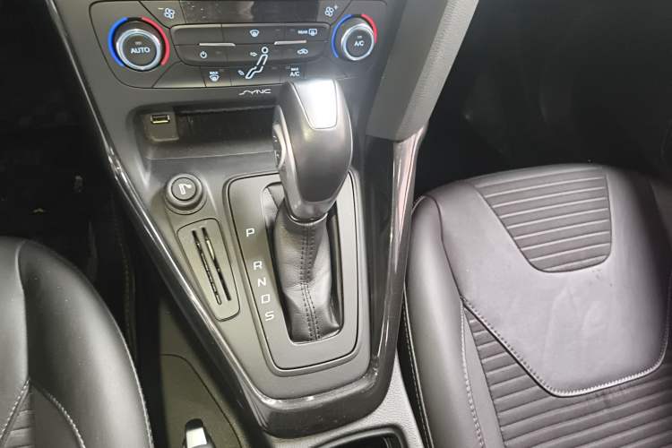 Used Ford Focus 2015 Hatchback 1.6L Automatic Fashion Edition