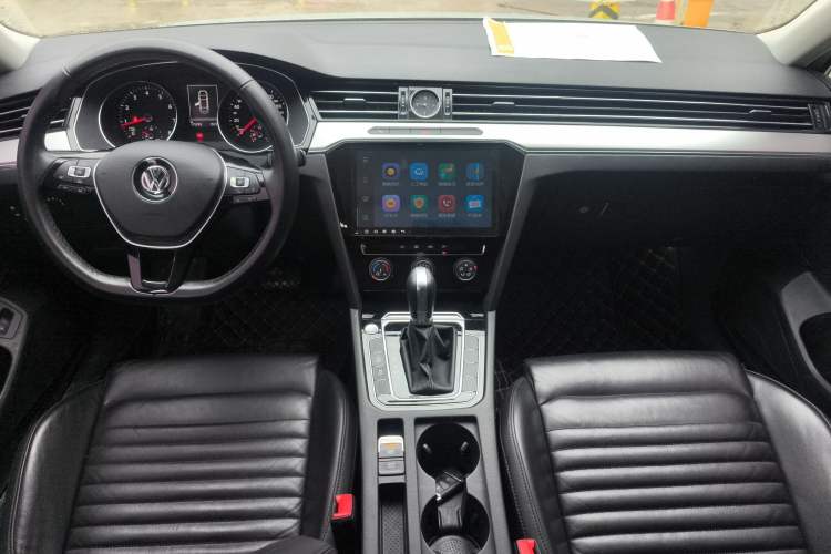 Used Volkswagen Magotan 2017 330TSI DSG Leading Model Center Console