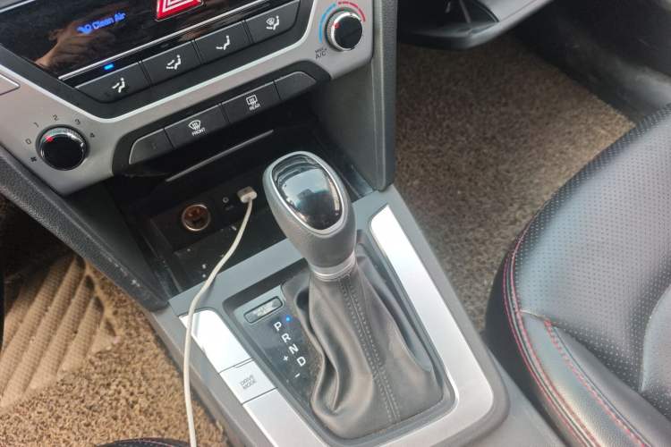 Used Hyundai Elantra (6th Generation / Lingdong) 2016 1.6L Automatic ZhiXuan – Elite Version Gear Lever